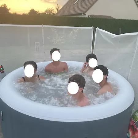 بيت للعطل Maison Avec Piscine Chauffee, Plages Du Debarquement *