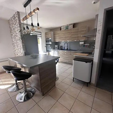 Maison Avec Piscine Chauffee, Plages Du Debarquement Holiday home Crouay