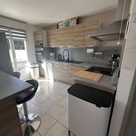 Holiday home Maison Avec Piscine Chauffee, Plages Du Debarquement Crouay