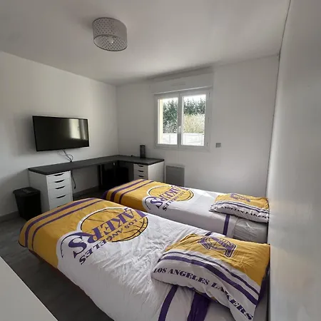 Maison Avec Piscine Chauffee, Plages Du Debarquement * Crouay