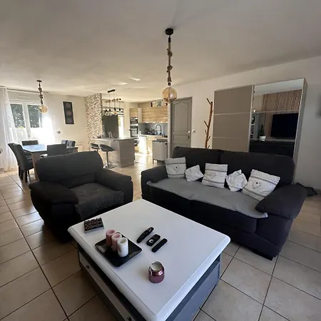 Σπίτι διακοπών Maison Avec Piscine Chauffee, Plages Du Debarquement