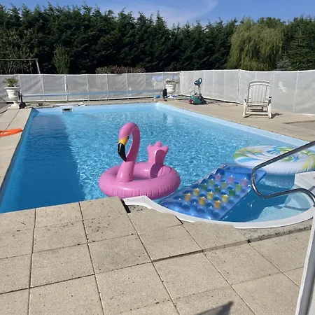 Maison Avec Piscine Chauffee, Plages Du Debarquement Holiday home *