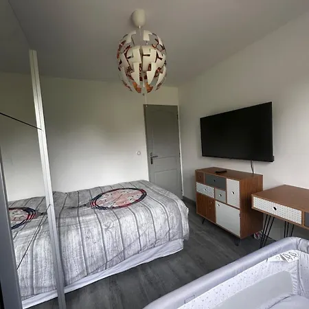 Maison Avec Piscine Chauffee, Plages Du Debarquement * Crouay