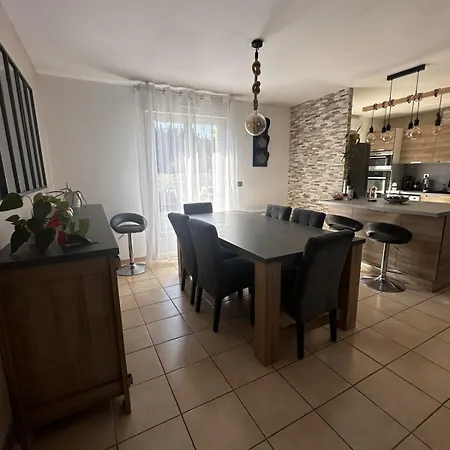 Holiday home Maison Avec Piscine Chauffee, Plages Du Debarquement Crouay