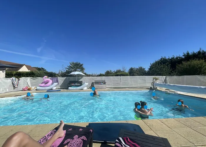 Maison Avec Piscine Chauffee, Plages Du Debarquement Crouay
