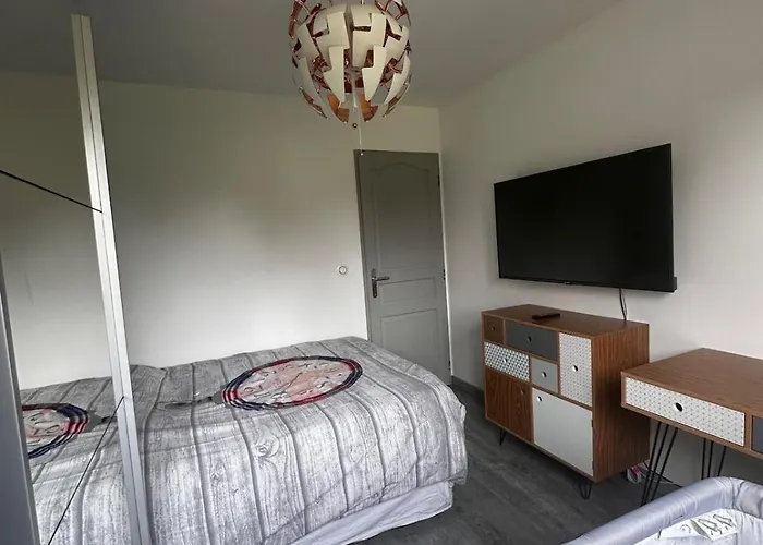 Maison Avec Piscine Chauffee, Plages Du Debarquement * Crouay